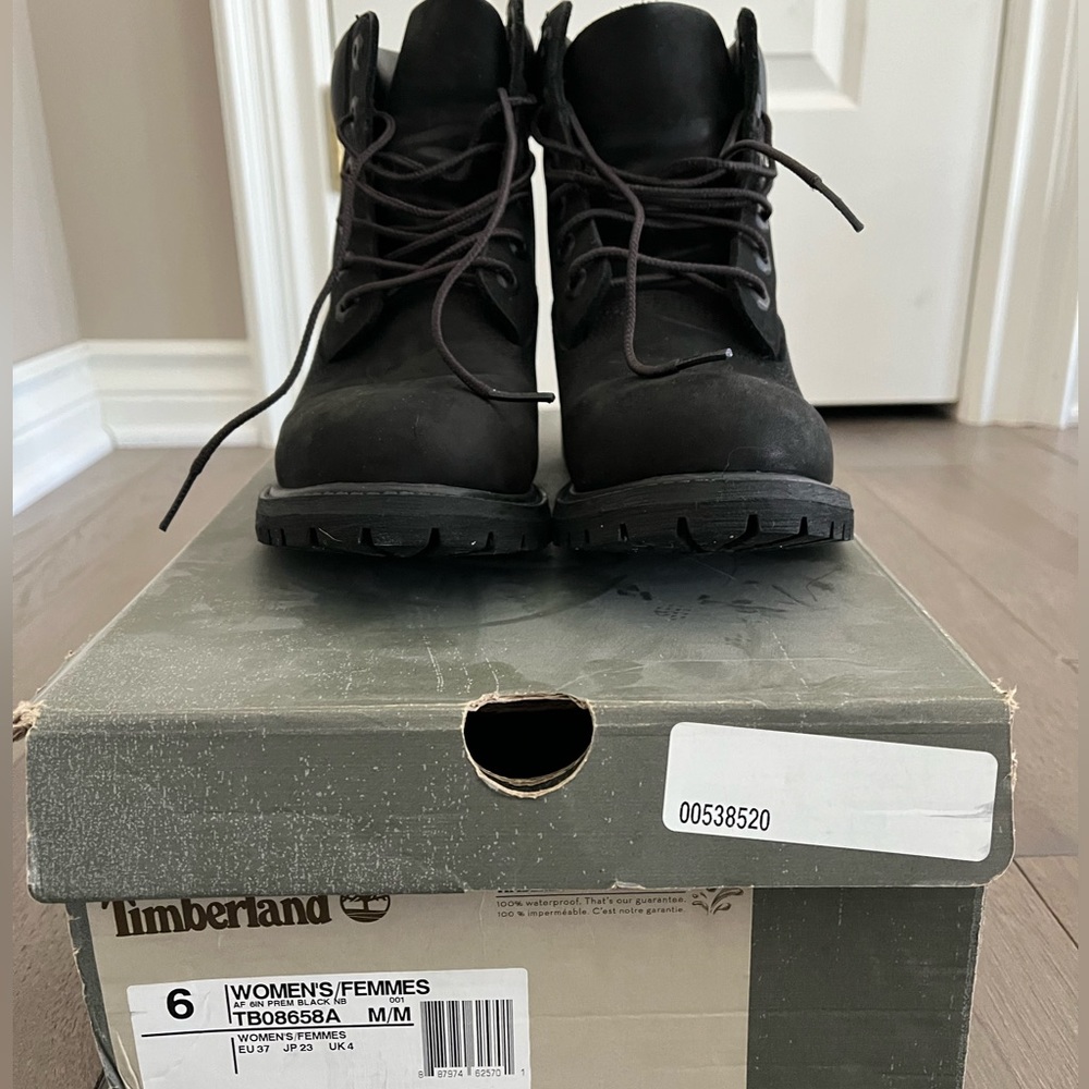 Black women size 6 Timberland Boots